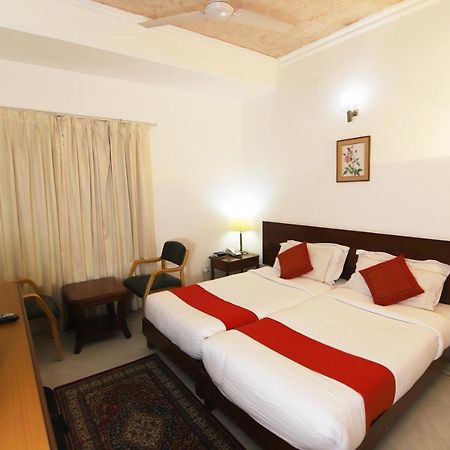 Hotel Palm Greens Nueva Delhi Exterior foto