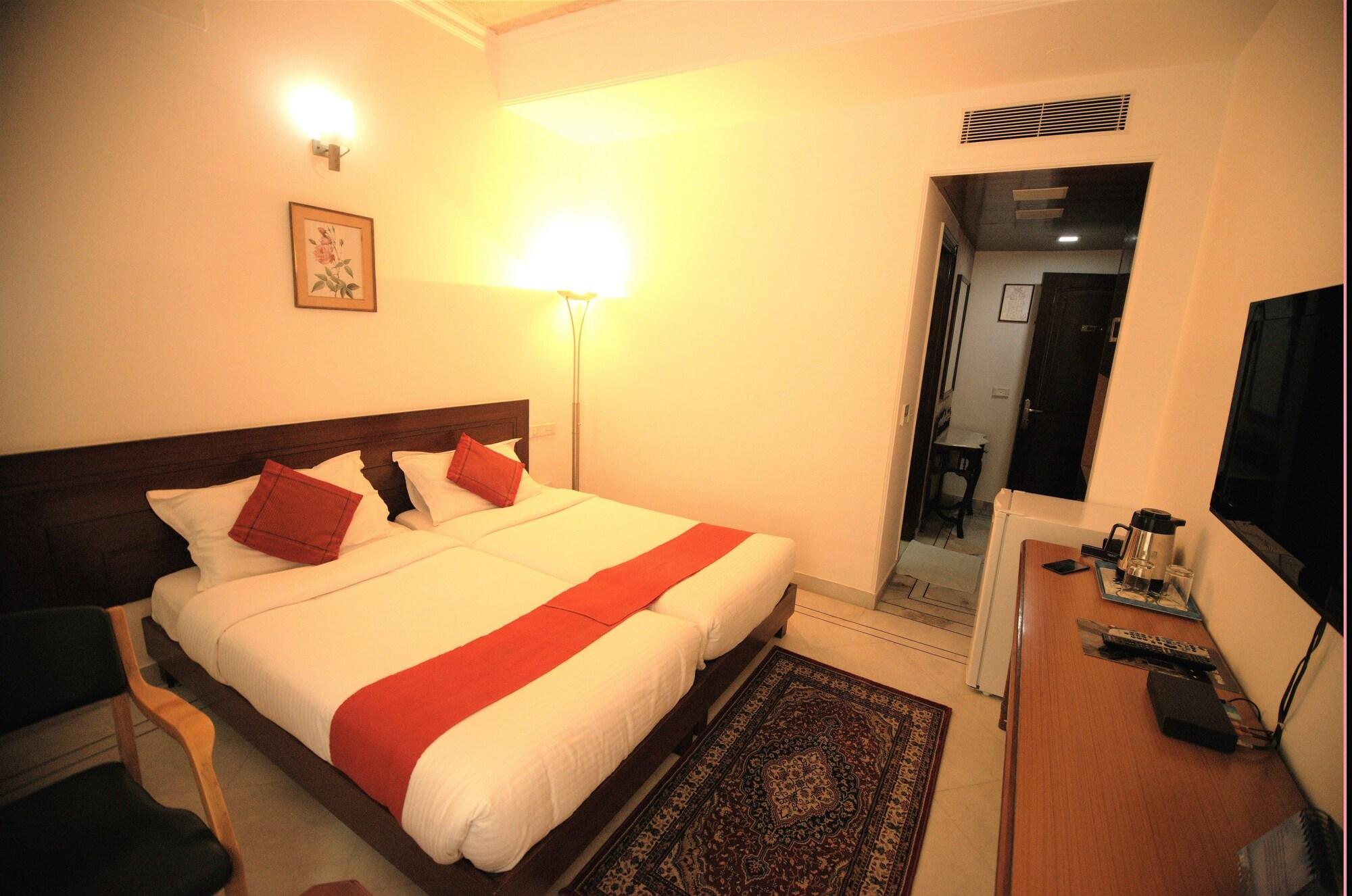 Hotel Palm Greens Nueva Delhi Exterior foto