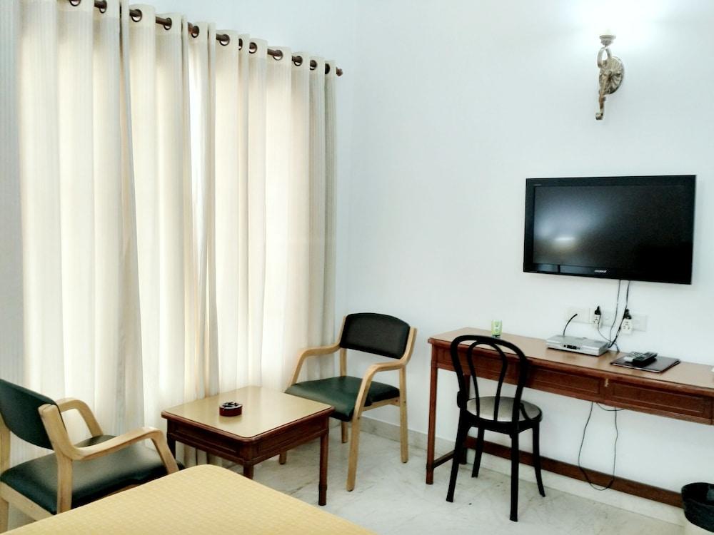 Hotel Palm Greens Nueva Delhi Exterior foto