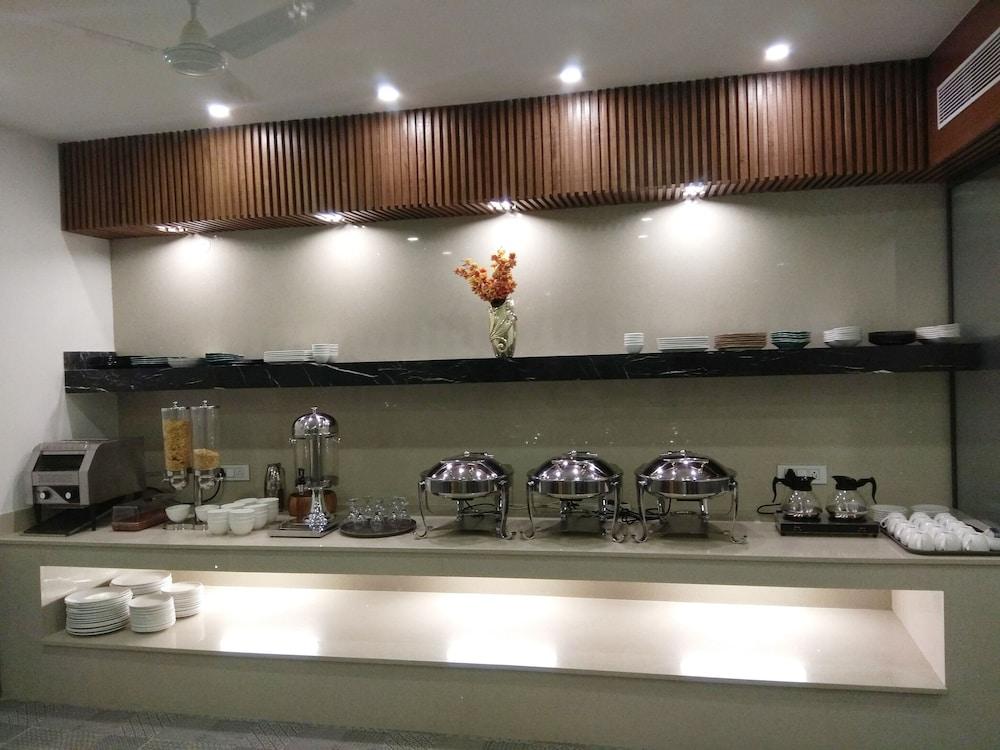 Hotel Palm Greens Nueva Delhi Exterior foto