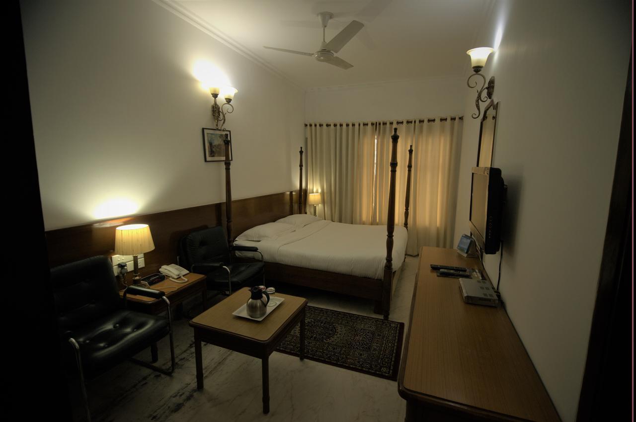 Hotel Palm Greens Nueva Delhi Exterior foto