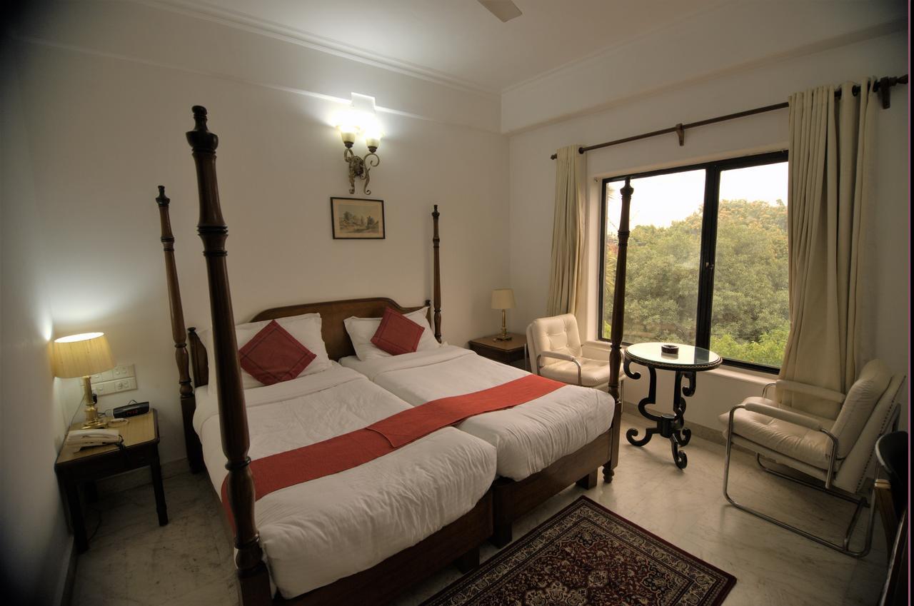 Hotel Palm Greens Nueva Delhi Exterior foto