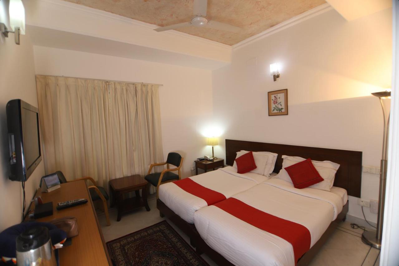 Hotel Palm Greens Nueva Delhi Exterior foto