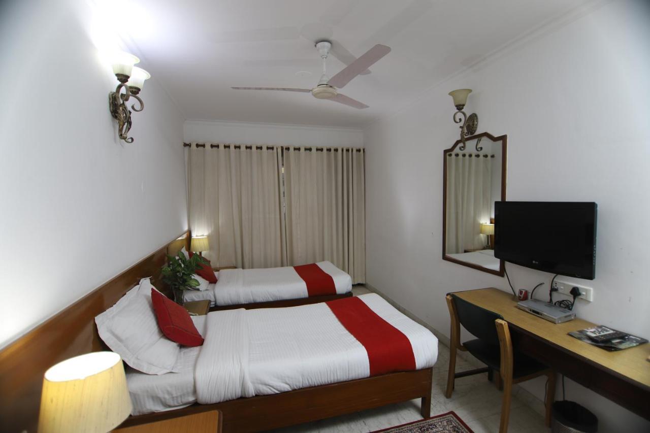 Hotel Palm Greens Nueva Delhi Exterior foto